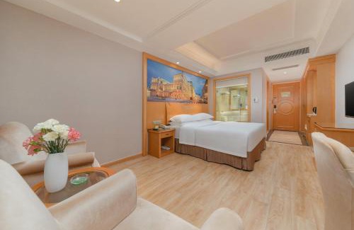 Bao'an Hotel | Vienna Hotel Shenzhen Fuyong Subway Station