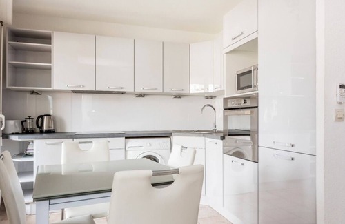 Port Marianne Apartment | View on the banks of Lez: terrace, air conditioning & parking