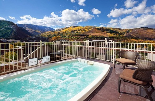 Mountain Star Villa | View the Fall foliage in this 1-bdrm villa w/kitch, sleeps 4 in lovely Avon, CO
