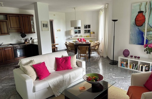 San Mamete Apartment | View to the lake, sun terrace, Mediterranean garden, cosy flat