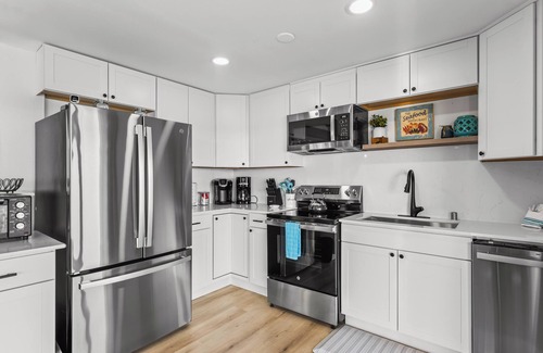 Shelton House | VIEWS Hood Canal Private Beachfront Retreat, Hot Tub, Kayaks, Olympic Park