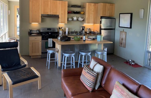 Ukiah House | VIEWS!! Last Minute/Longer Stay SPECIALS!