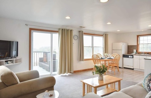 North Truro House | Views of Bay Access to Private Beach!