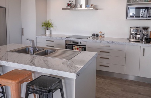 Cable Bay House | Views on Stratford - Encompassing Across The Bay