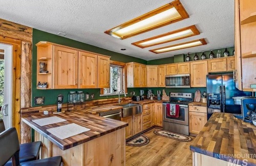 Boise House | Views views views! Luxurious tranquil cabin retreat!