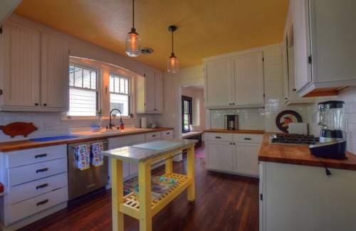 University District House | Viking House - Walk to campus!