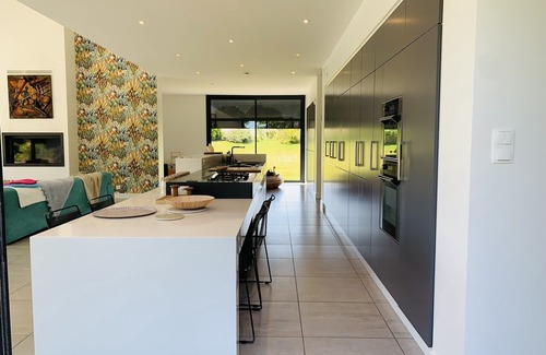Port-Sainte-Foy-et-Ponchapt Villa | Villa Pourpre, 5* - Indoor-outdoor lounge concept & exceptional surroundings.