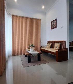 Oro Oro Ombo Villa | Vila Alam Damar