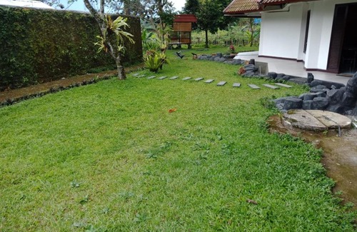Megamendung Villa | Vila Kaca Revi