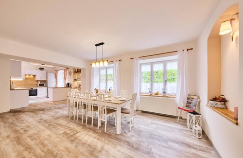 Svoboda nad Upou Ski Chalet | Vila Lumina - Five Bedroom Chalet, Sleeps 14