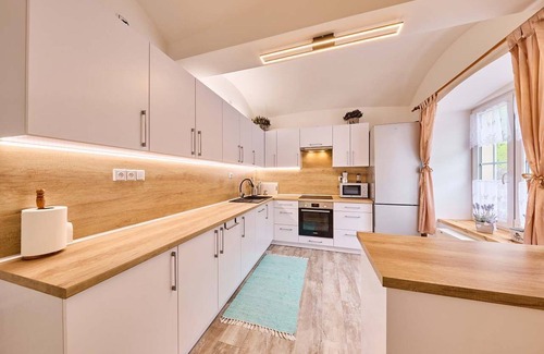 Svoboda nad Upou Ski Chalet | Vila Lumina - Five Bedroom Chalet, Sleeps 14