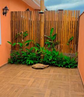 Agua Branca House | Vilamaruá Casa próximo da praia do Perequê com garagem e churrasqueira