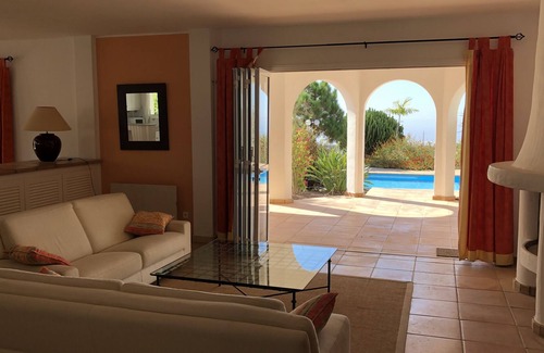 Monte Leon Villa | Villa El León Blanco Right