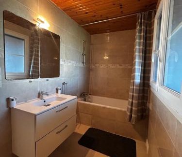 Chelles Villa | Villa à 30 min des parcs Asterix et Disneyland