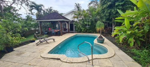Bois de Nefles Villa | Villa élégante avec piscine à Saint-Paul, Réunion, vue sur mer