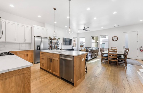 Bloomington House | Villa #13 at Bloomington Country Club: Pool, Golf, Restaurant