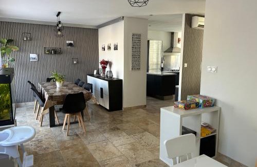 Saint-Come-et-Maruejols Villa | Villa 200m2, 3 suites, patio avec salle jeux, 1 piscine CHAUFFE DE DEBUT AVRIL A FIN OCTOBRE
