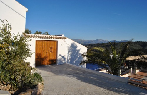 Iznajar Villa | Villa 230m2, 4 modern bathrooms, swimming pool, 80km view, 3 terraces, heating. central