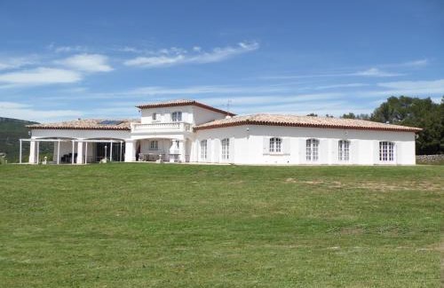 Besse-sur-Issole Villa | Villa 342 m2 classée 4 étoiles sur 1 ha - Provence