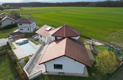 Juvigny Villa | Villa 5*, 15 personnes, Piscine à 20 min de Genève