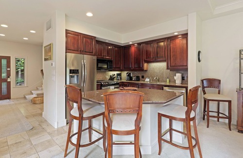 Broken Top House | Villa 5 - Hot Tub, Golf Course Views, Large Deck, Quiet and Peaceful in Broken Top