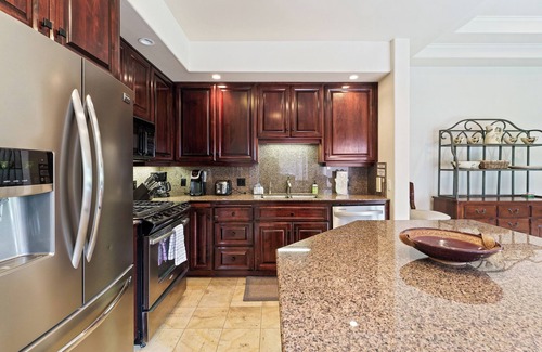 Broken Top House | Villa 5 - Hot Tub, Golf Course Views, Large Deck, Quiet and Peaceful in Broken Top