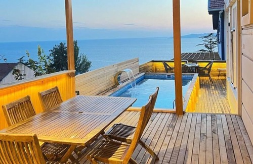 Beylikduzu Villa | Villa 7even by Luxury Group Swimming pool, Barbecue and amazing sunset view.