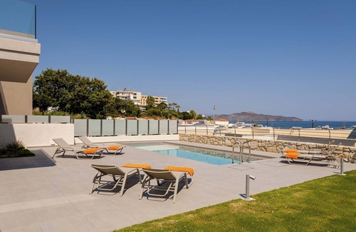 Kato Galatas Villa | Villa Aiolos I Luxury close to the Sea!
