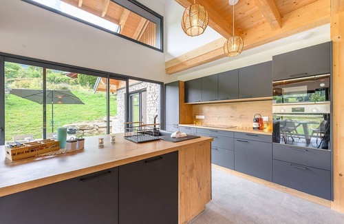 Saint-Jorioz Ski Chalet | Villa Alésia - Jacuzzi et vue montagnes, environnement apaisant