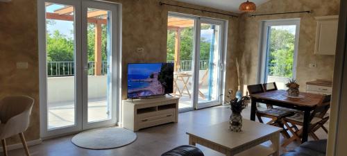 Milohnici Villa | Villa Alara - charming villa with heated swimming pool