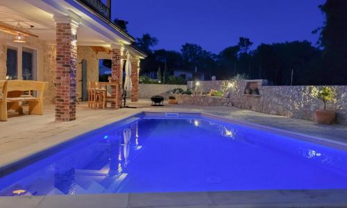 Milohnici Villa | Villa Alara - charming villa with heated swimming pool