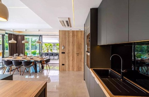 Banjol Villa | Villa Alpha - Four Bedroom Villa with Swimming Pool