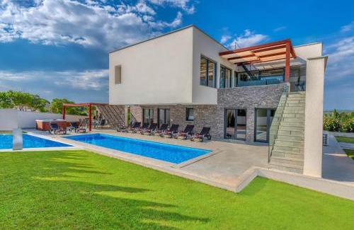 Banjole Villa | Villa am Meer mit Pool & Kinderpool - Leon's Holiday Homes