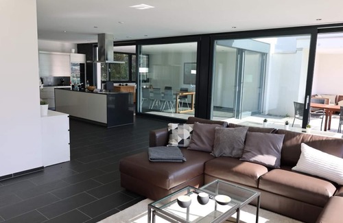 Sisikon House | Villa am See 3 - Beach House