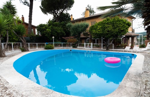Lake Bracciano Villa | Villa Amalia Augusta with swimming pool