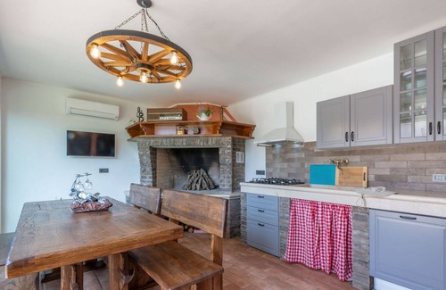 Kapelica Villa | Villa Amore: Sonnenverwöhnter Luxus am Meer