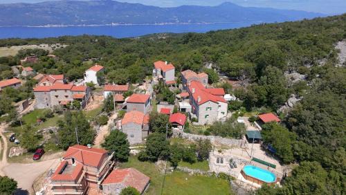 Cres Villa | Villa Ana with jacuzzi & swimming pool