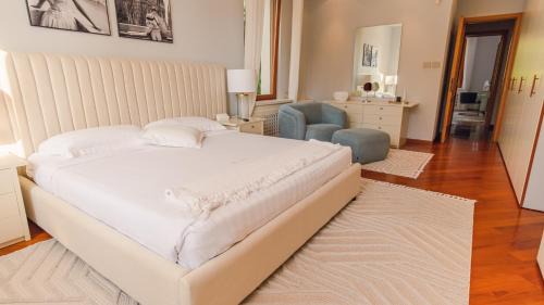 Desenzano del Garda Villa | Villa Angela - Italian Homing