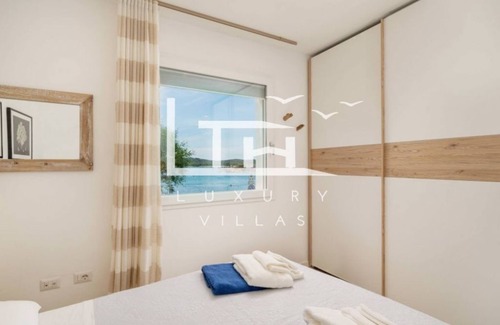 Porto San Paolo Villa | Villa Arduini: Modern automation villa on the sea