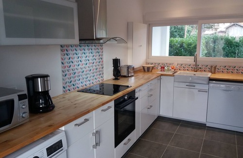 Leon House | Villa Arlande, near the lake and downtown Léon, furnished 3 *.