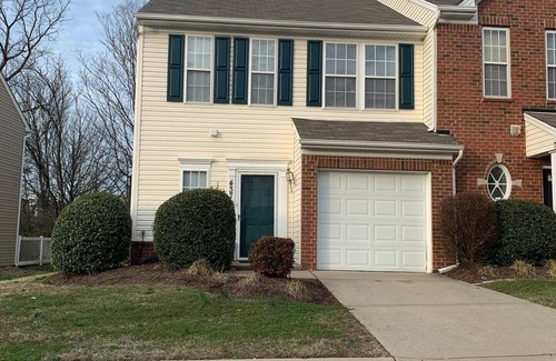 Antioch House | Villa at Bell