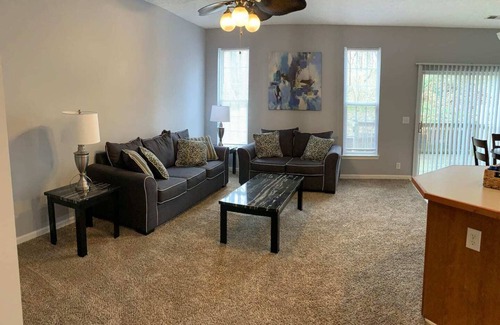 Antioch House | Villa at Bell