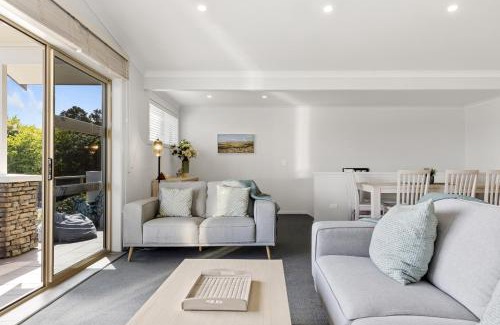 Two Mile Bay House | Villa at the Lake