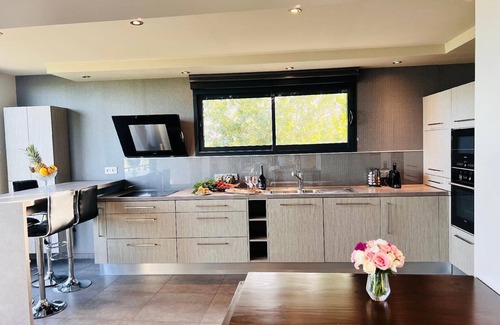 Goulven House | Villa Aunt Alice Sea view Comfort Villa Secluded location with lift Jacuzzi Steam bath