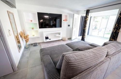 14th Arrondissement Villa | Villa avec Piscine et Jacuzzi privés - Marseille