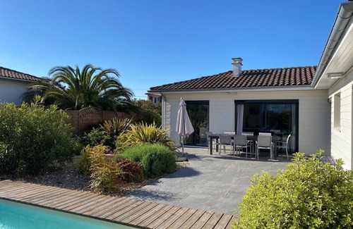 Vaux-sur-Mer Villa | Villa Avec Piscine Dans le Quartier de Pontaillac à Royan à 100 m de la Corniche