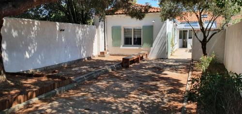 La Rochelle Villa | Villa Babeth by Nuits au Port