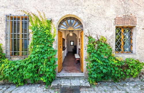 Monteroni d'Arbia Villa | Villa 'Ballati' with Shared Garden