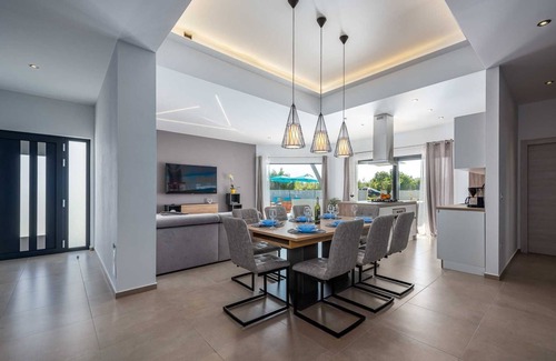 Mali Vareski Villa | Villa Bambina with Heated Pool