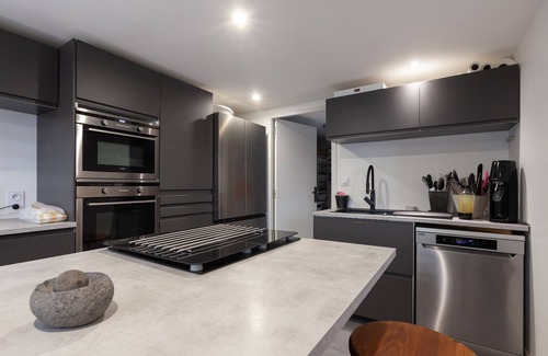 Salon-de-Provence Villa | Villa 'Baraka' with Private Pool, Wi-Fi and Air Conditioning